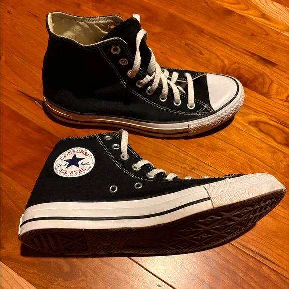 Converse Black and White High-Tops Men 8/ Women 10 - Picture 4 of 8